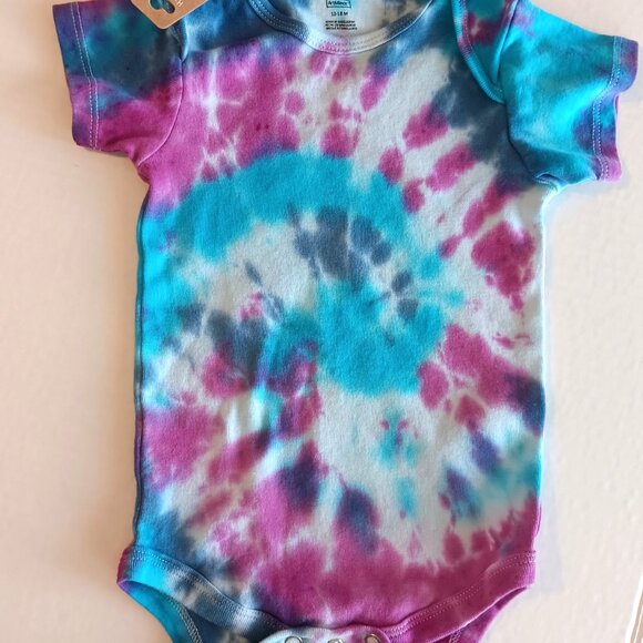 Tie Dye Baby Body Suit With 3 Snap Crotch Blue Pink Purple Swirls Size 12-18 MOS - Picture 12 of 16